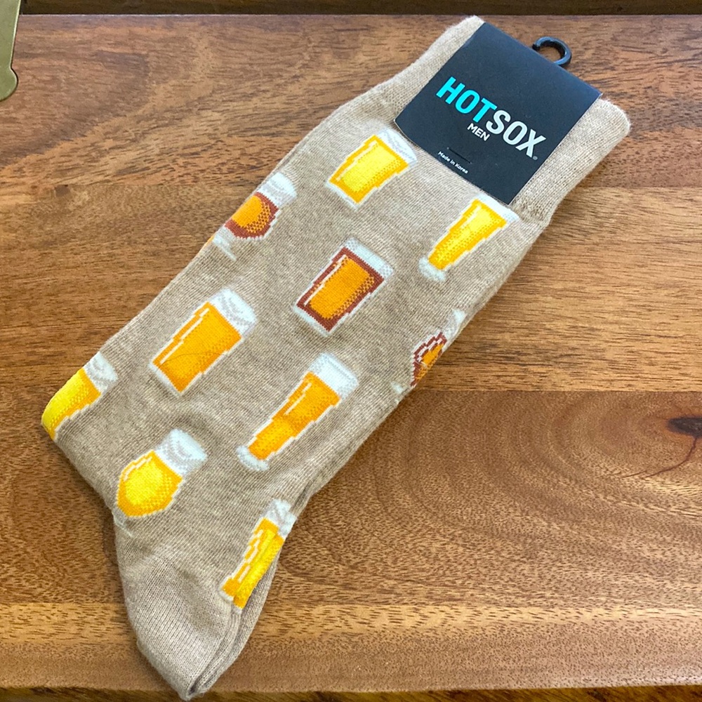 Hot Sox Beer socks. Tan with pints of beer. Size 10-13 fits shoe 6-12 1/2. NWT